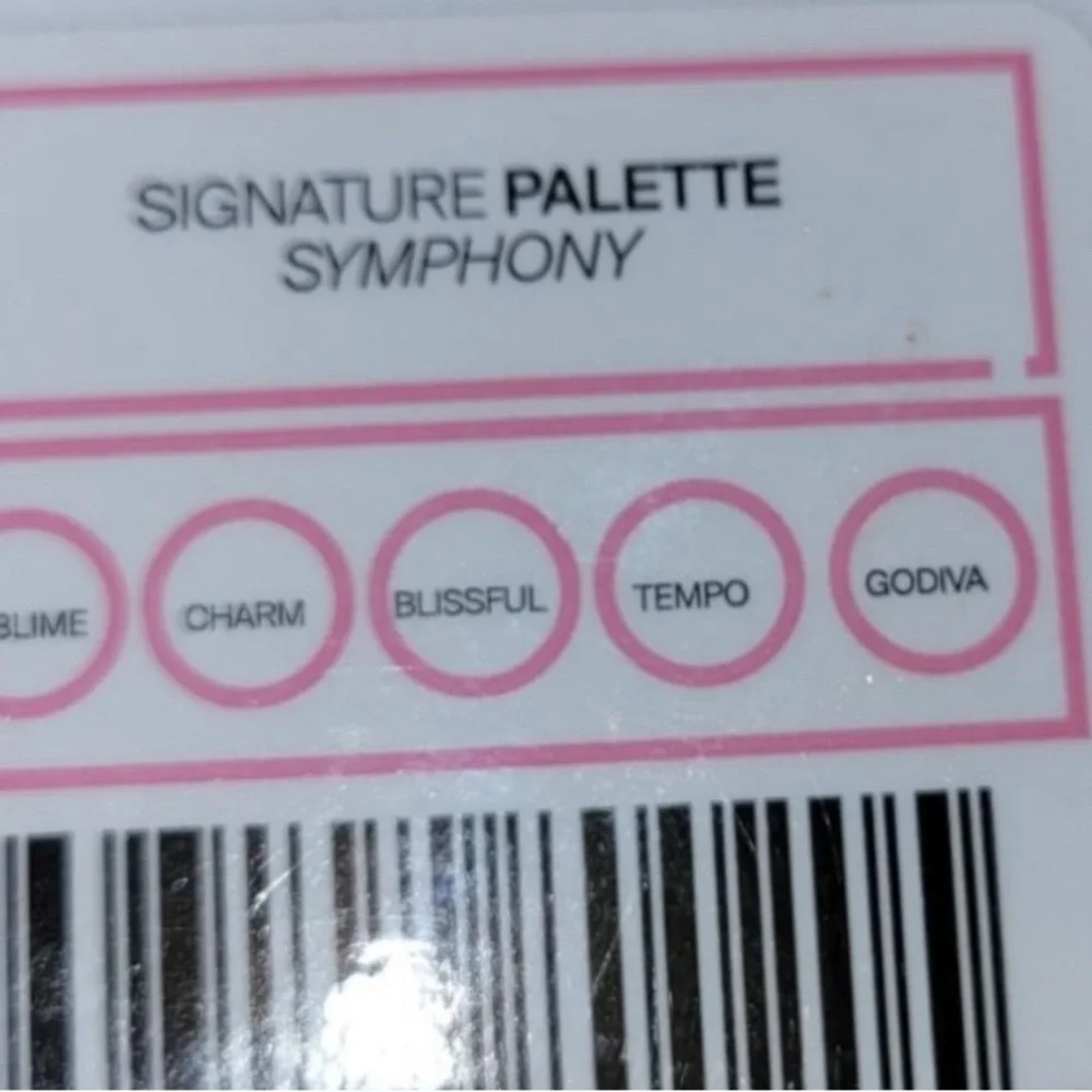 Luxurious Eyeshadow Palette with Rich Hues